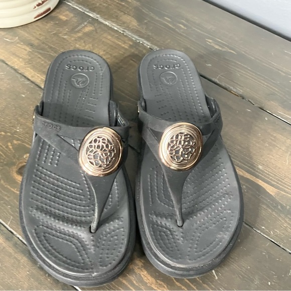 Crocs Sandals Women’s 6 Sanrah Black Embellished Summer Beach Casual - Picture 3 of 12